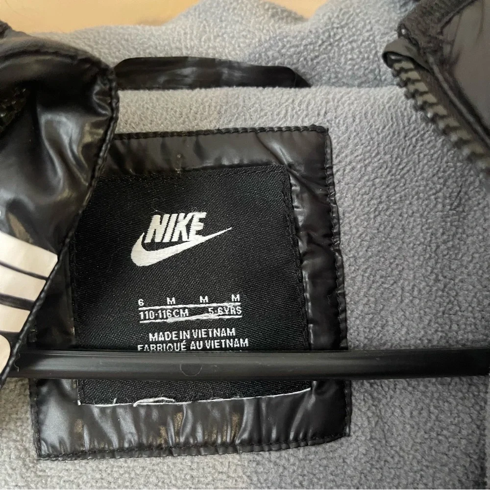 Nike Kids Black Puffer Jacket 5 Medium